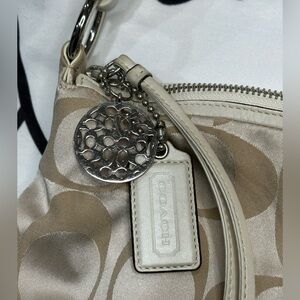 Vintage Signature C Coach Beige-Off White Shoulder Bag
